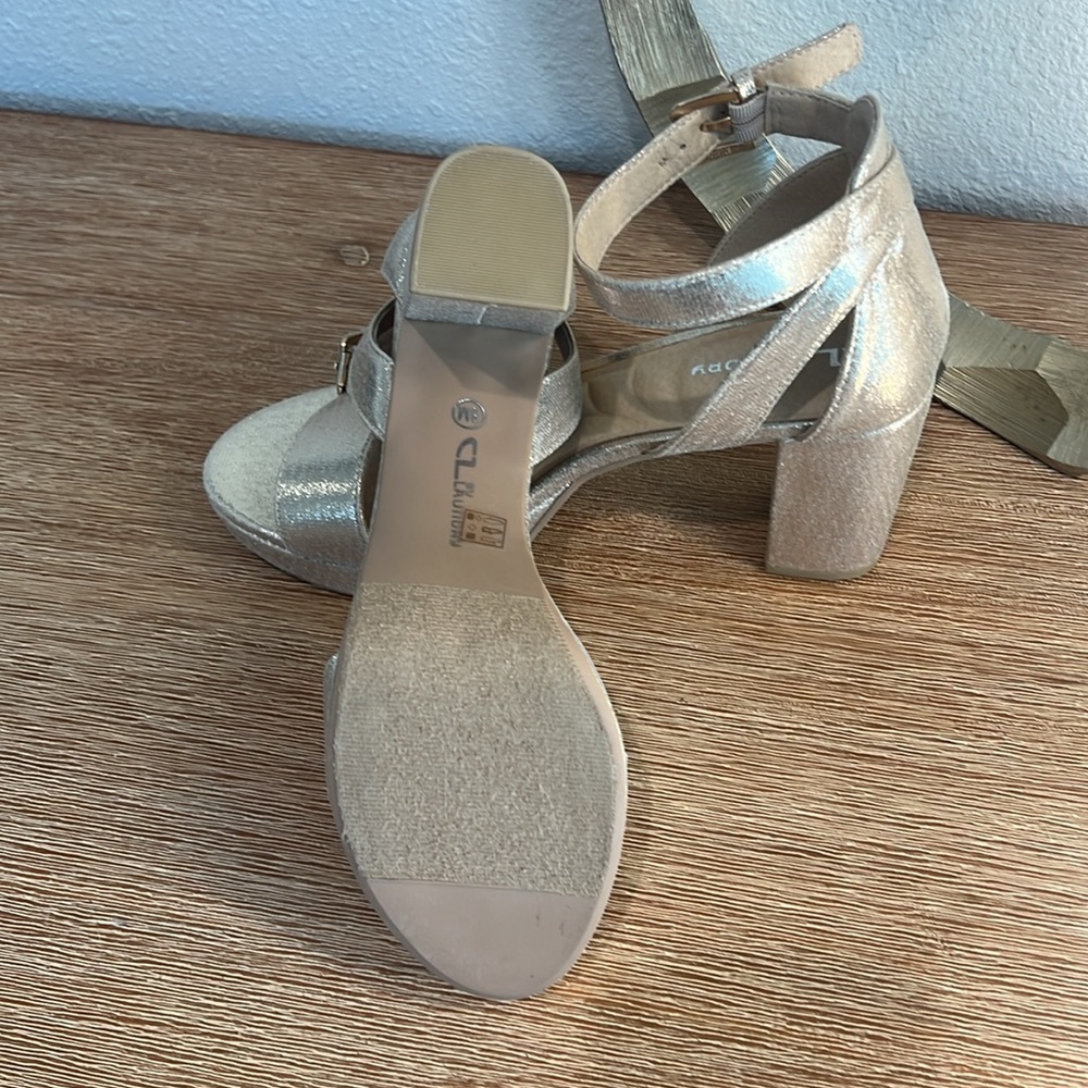 CL by LAUNDRY Starstone Platform Gold Heels - Picture 10 of 11